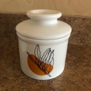 Butter bell / butter crock with leaf design